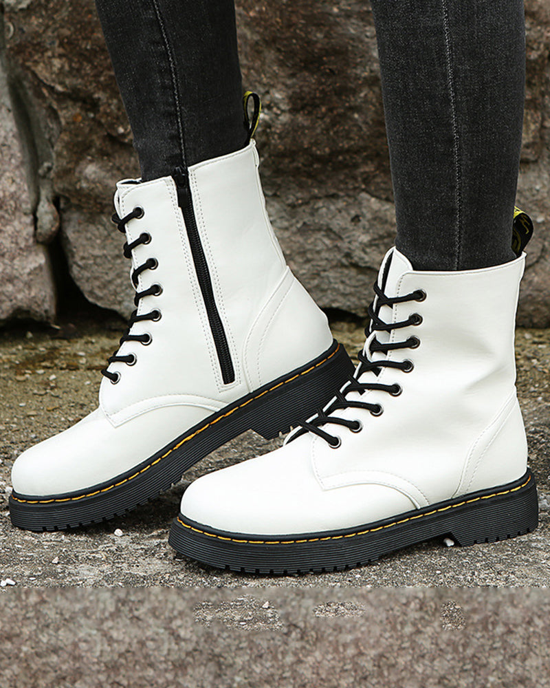MONICA - Bottes en Cuir à Lacets Grande Taille Découvrez nos bottes MONICA, une création mode grande taille qui marie praticité et élégance française. Ces bottes grande taille offrent une silhouette raffinée et fonctionnelle, créées pour les femmes qui re