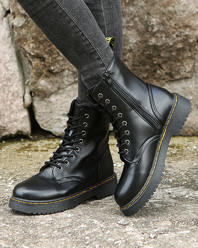 MONICA - Bottes en Cuir à Lacets Grande Taille Découvrez nos bottes MONICA, une création mode grande taille qui marie praticité et élégance française. Ces bottes grande taille offrent une silhouette raffinée et fonctionnelle, créées pour les femmes qui re