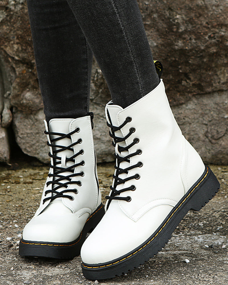 MONICA - Bottes en Cuir à Lacets Grande Taille Découvrez nos bottes MONICA, une création mode grande taille qui marie praticité et élégance française. Ces bottes grande taille offrent une silhouette raffinée et fonctionnelle, créées pour les femmes qui re