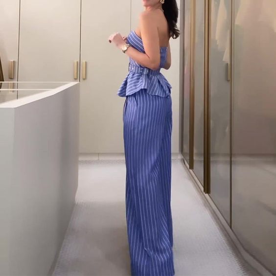 Jaymie - Ensemble Imprimé Grande Taille Femme Élégant Découvrez notre ensemble Jaymie, une création mode grande taille qui allie motifs rayés à l'élégance française. Cet ensemble élégant grande taille combine un top ajusté et un pantalon coordonné, parfai