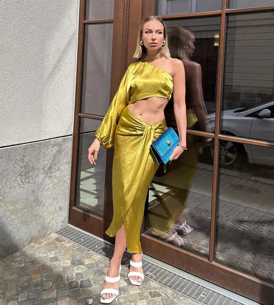 Tara - Robe Grande Taille Femme Unique et Élégante Découvrez notre robe Tara, une création mode grande taille qui allie audace et élégance française. Cette robe élégante grande taille vous offre un style unique et séduisant, parfaite pour les femmes qui o
