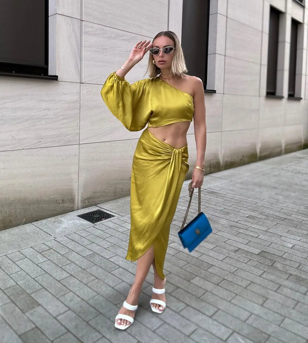 Tara - Robe Grande Taille Femme Unique et Élégante Découvrez notre robe Tara, une création mode grande taille qui allie audace et élégance française. Cette robe élégante grande taille vous offre un style unique et séduisant, parfaite pour les femmes qui o