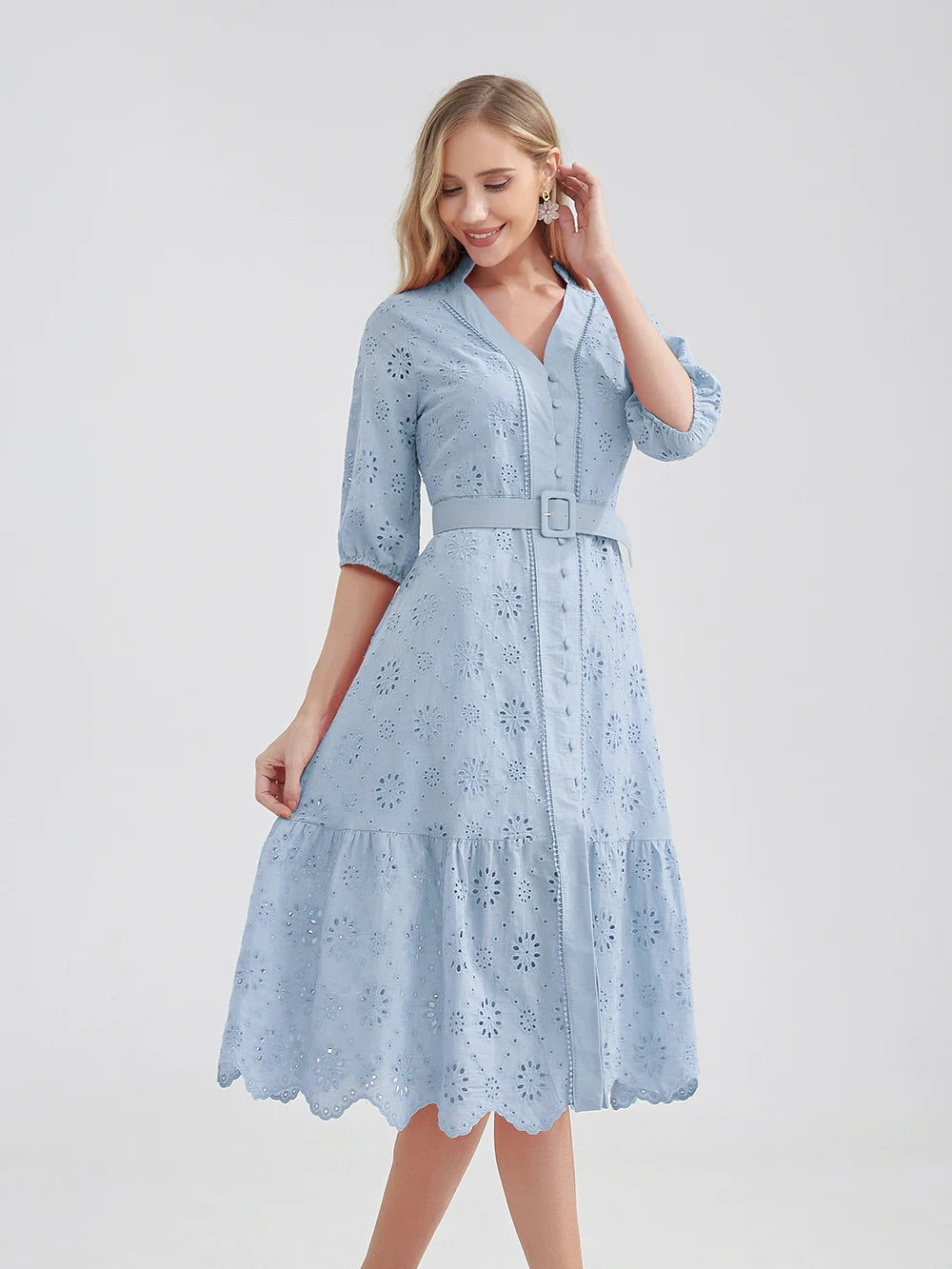 Monica - Robe d'Été Grande Taille Femme Élégante Découvrez notre robe Monica, une création mode grande taille qui incarne la fraîcheur estivale et l'élégance française. Cette robe élégante grande taille allie style sophistiqué et confort d'été, parfaite p