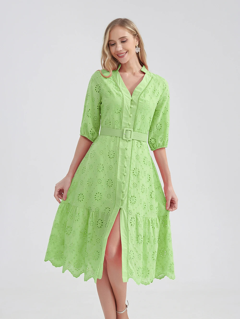 Monica - Robe d'Été Grande Taille Femme Élégante Découvrez notre robe Monica, une création mode grande taille qui incarne la fraîcheur estivale et l'élégance française. Cette robe élégante grande taille allie style sophistiqué et confort d'été, parfaite p