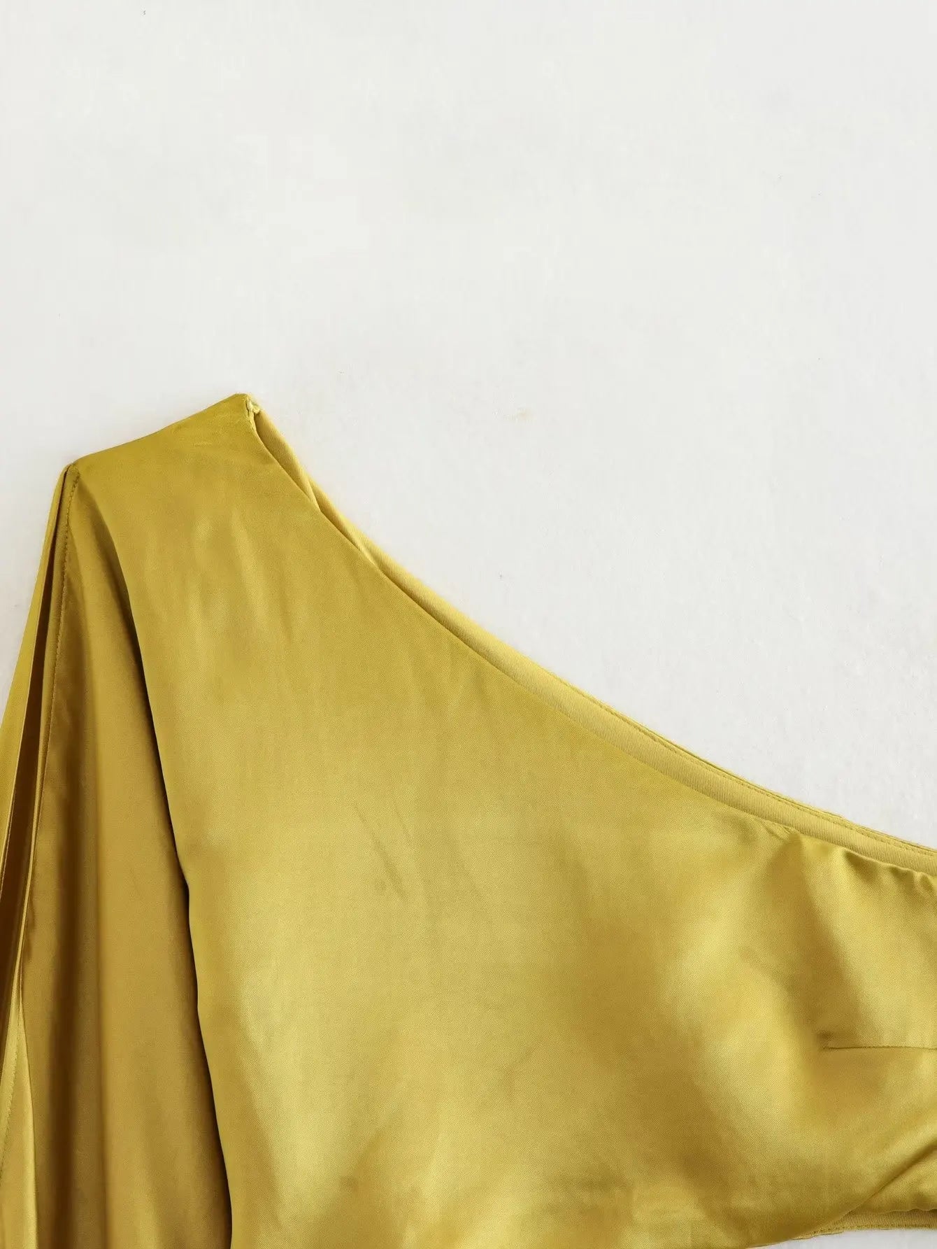 Tara - Robe Grande Taille Femme Unique et Élégante Découvrez notre robe Tara, une création mode grande taille qui allie audace et élégance française. Cette robe élégante grande taille vous offre un style unique et séduisant, parfaite pour les femmes qui o