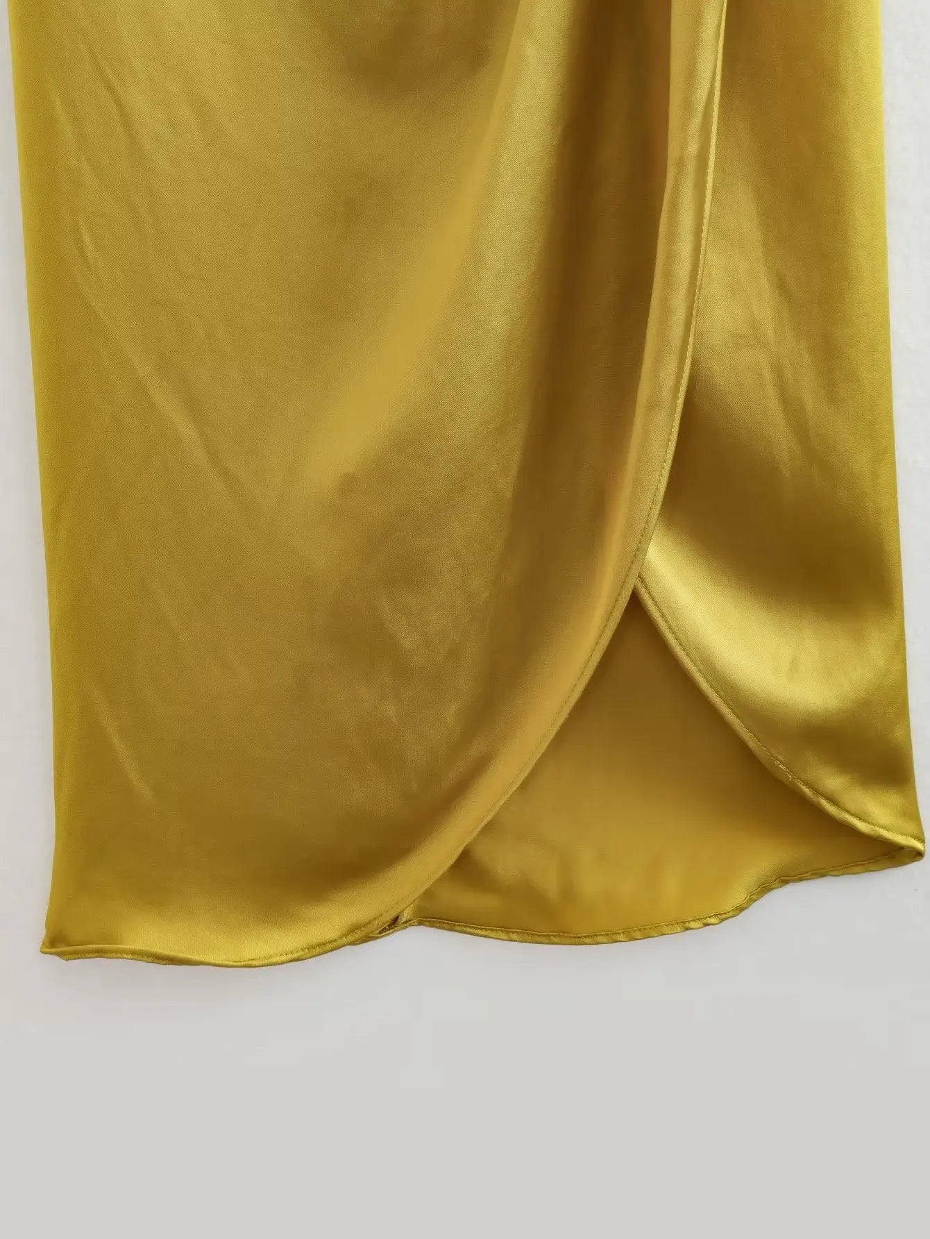 Tara - Robe Grande Taille Femme Unique et Élégante Découvrez notre robe Tara, une création mode grande taille qui allie audace et élégance française. Cette robe élégante grande taille vous offre un style unique et séduisant, parfaite pour les femmes qui o