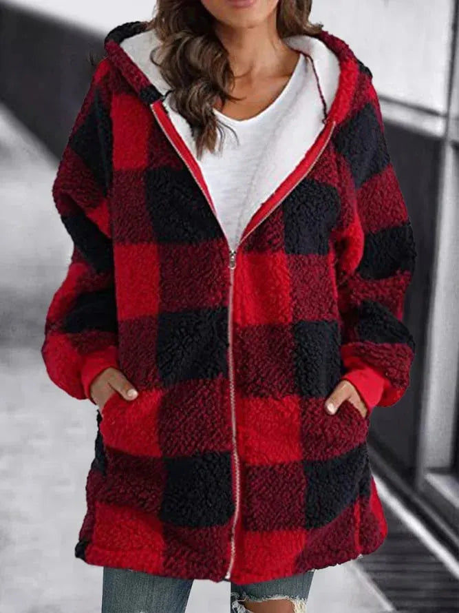 EDITH - Manteau à Carreaux Grande Taille Découvrez notre manteau EDITH, une création mode grande taille qui allie style à carreaux et élégance française. Ce manteau à carreaux grande taille offre un design tendance et sophistiqué, idéal pour les femmes qu