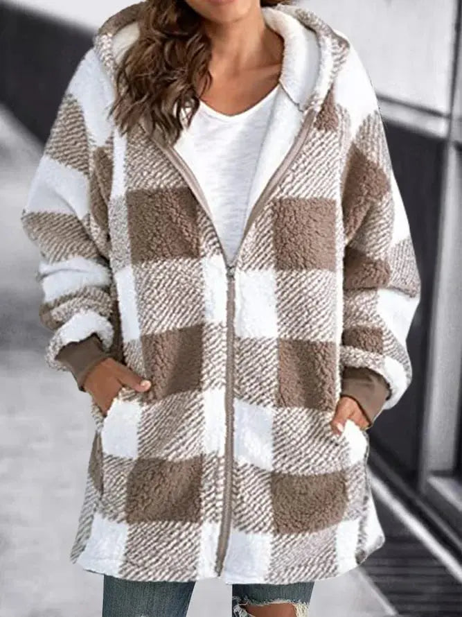 EDITH - Manteau à Carreaux Grande Taille Découvrez notre manteau EDITH, une création mode grande taille qui allie style à carreaux et élégance française. Ce manteau à carreaux grande taille offre un design tendance et sophistiqué, idéal pour les femmes qu