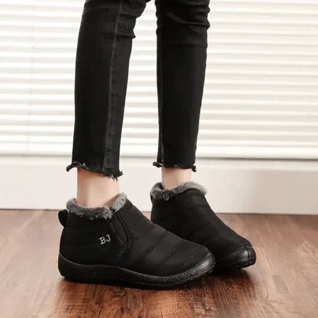 CARLY - Bottes Orthopédiques Imperméables Grande Taille Découvrez nos bottes CARLY, une création mode grande taille qui marie confort orthopédique, protection imperméable et élégance française. Ces bottes grande taille offrent une silhouette raffinée et f
