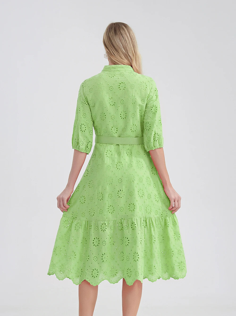 Monica - Robe d'Été Grande Taille Femme Élégante Découvrez notre robe Monica, une création mode grande taille qui incarne la fraîcheur estivale et l'élégance française. Cette robe élégante grande taille allie style sophistiqué et confort d'été, parfaite p