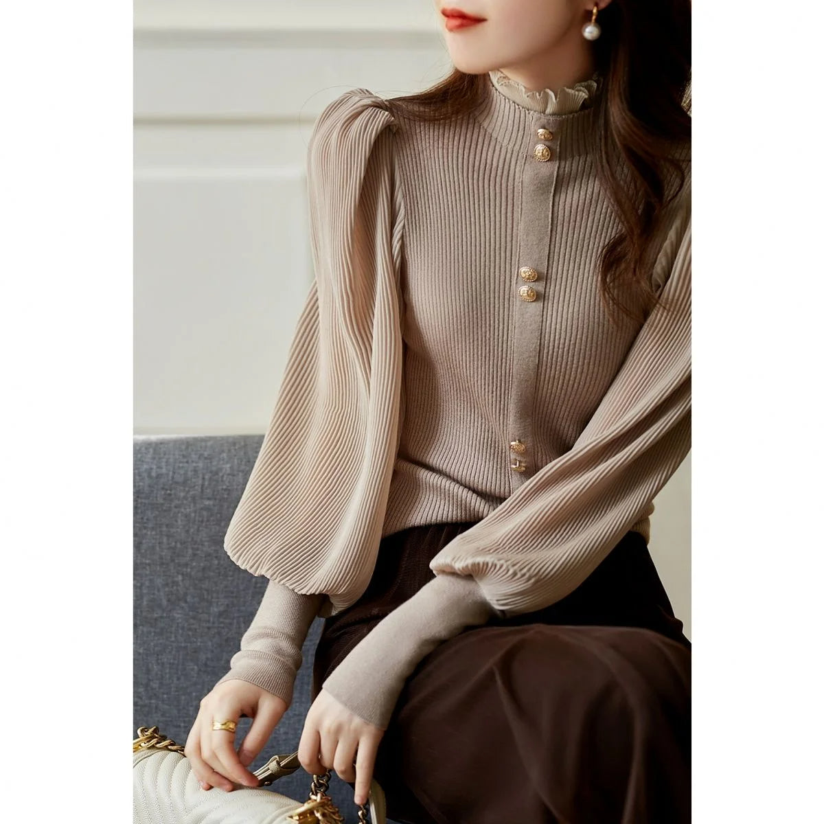 MARI - Chemisier Vintage Classique Grande Taille Découvrez notre chemisier MARI, une création mode grande taille qui marie l'esprit vintage et l'élégance française. Ce chemisier grande taille offre une silhouette rétro et raffinée, créé pour les femmes qu