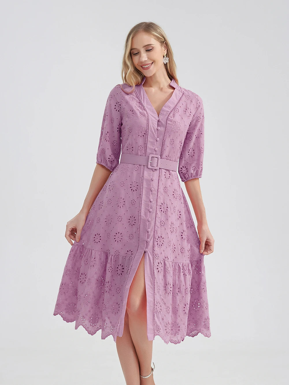 Monica - Robe d'Été Grande Taille Femme Élégante Découvrez notre robe Monica, une création mode grande taille qui incarne la fraîcheur estivale et l'élégance française. Cette robe élégante grande taille allie style sophistiqué et confort d'été, parfaite p