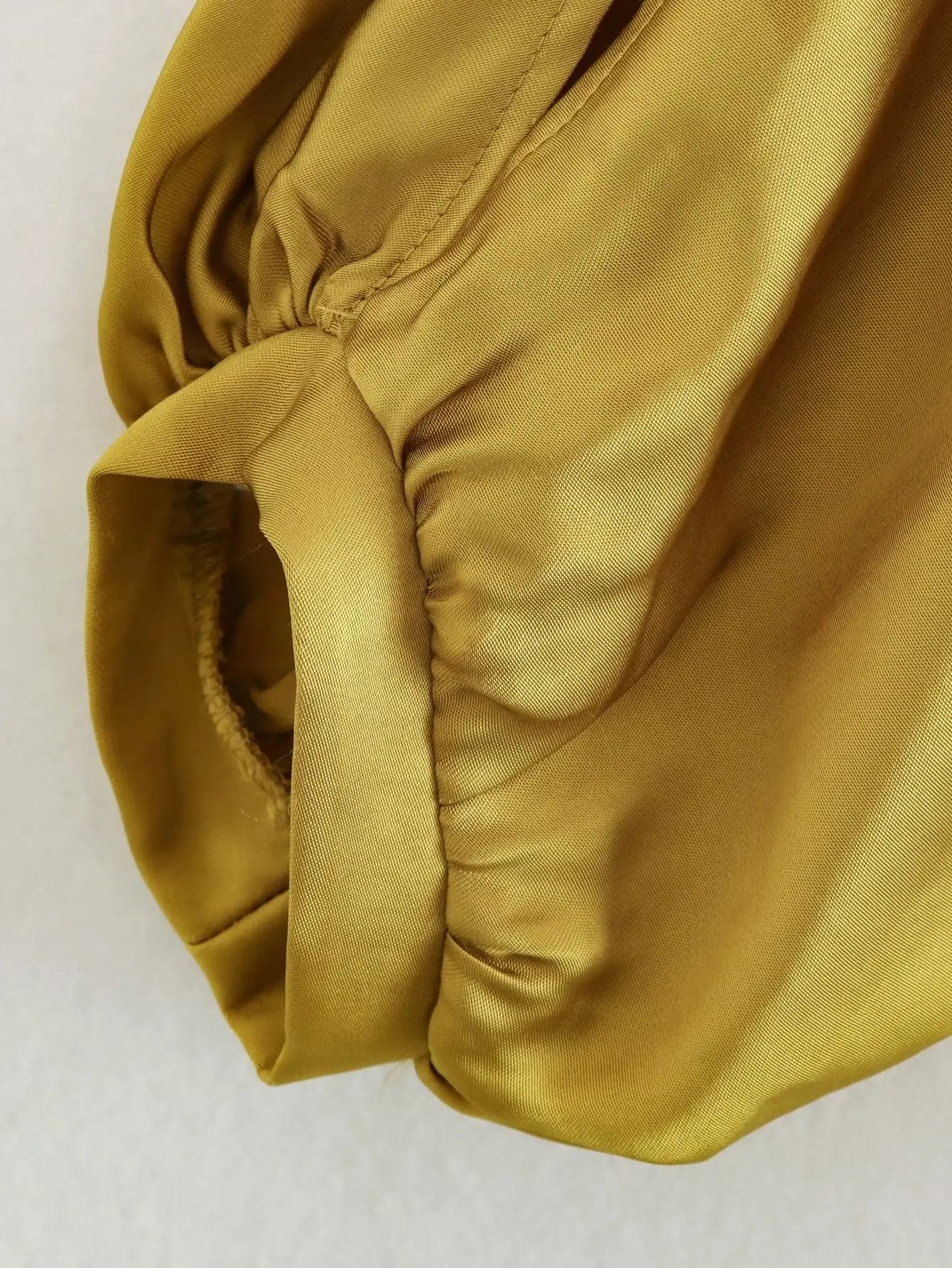 Tara - Robe Grande Taille Femme Unique et Élégante Découvrez notre robe Tara, une création mode grande taille qui allie audace et élégance française. Cette robe élégante grande taille vous offre un style unique et séduisant, parfaite pour les femmes qui o