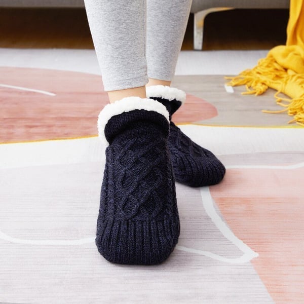 CALLIE - Chaussettes Antidérapantes Grande Taille Découvrez nos chaussettes CALLIE, une création mode grande taille qui marie sécurité quotidienne et élégance française. Ces chaussettes antidérapantes grande taille offrent une silhouette raffinée et prati