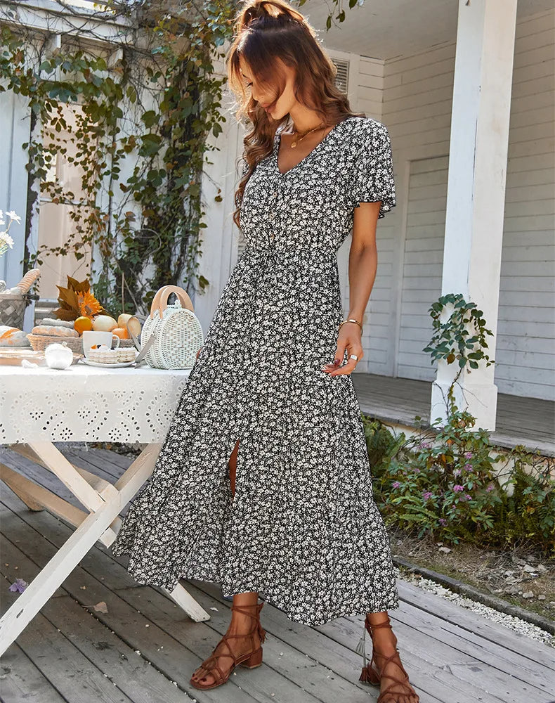 Angélique - Robe d'Été Fleurie Grande Taille Femme Découvrez notre robe Angélique, une création mode grande taille qui célèbre la féminité avec ses motifs floraux et son élégance française. Cette robe élégante grande taille allie la fraîcheur estivale à u