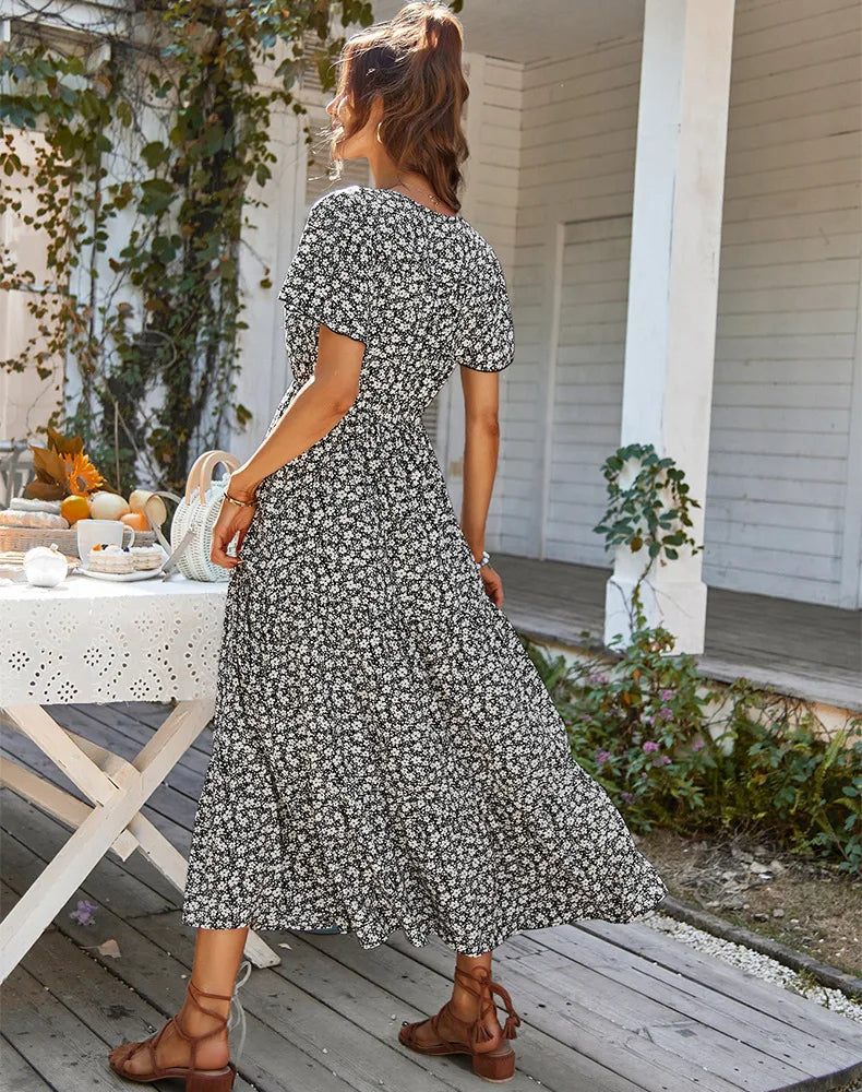 Angélique - Robe d'Été Fleurie Grande Taille Femme Découvrez notre robe Angélique, une création mode grande taille qui célèbre la féminité avec ses motifs floraux et son élégance française. Cette robe élégante grande taille allie la fraîcheur estivale à u