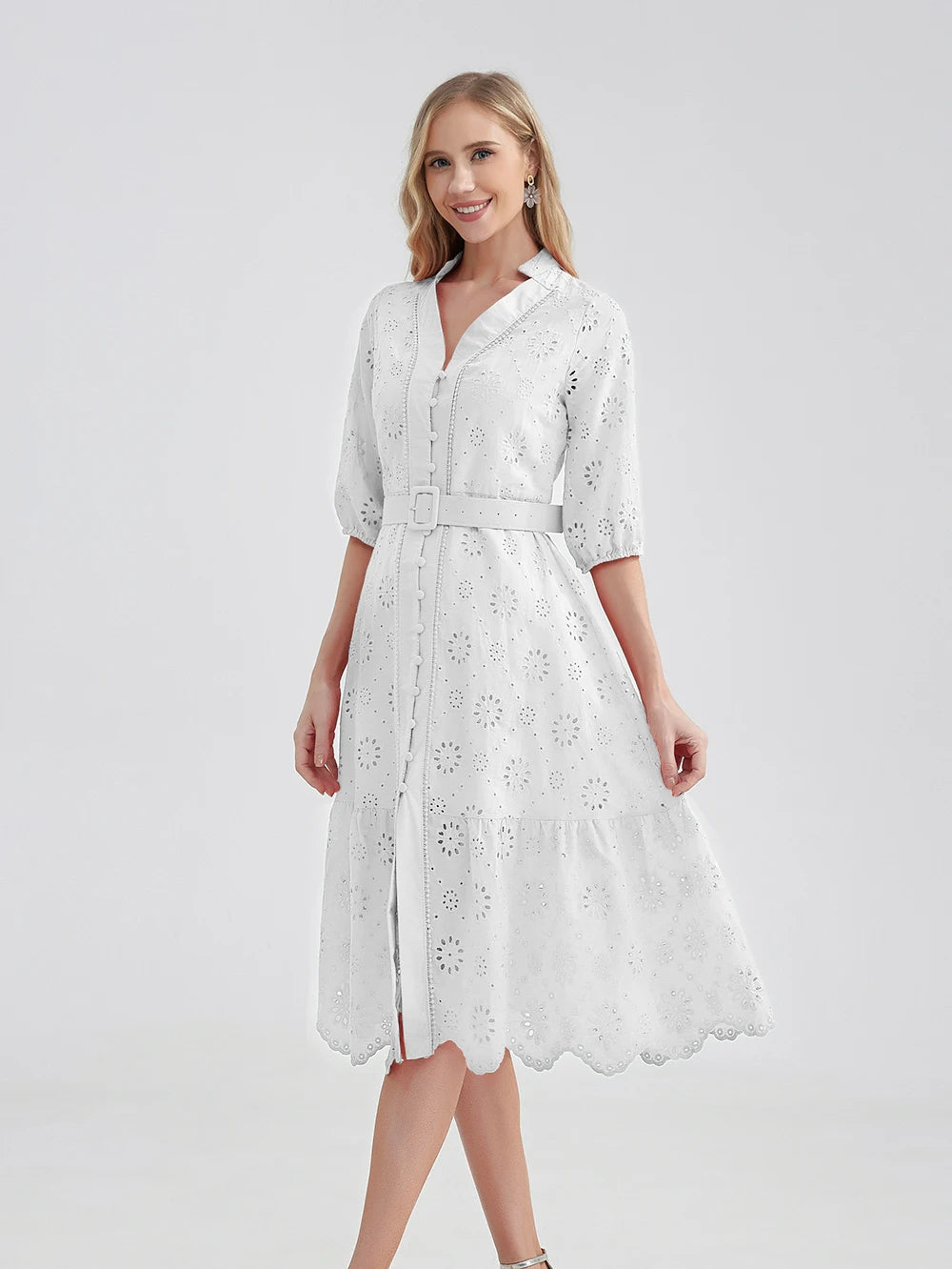 Monica - Robe d'Été Grande Taille Femme Élégante Découvrez notre robe Monica, une création mode grande taille qui incarne la fraîcheur estivale et l'élégance française. Cette robe élégante grande taille allie style sophistiqué et confort d'été, parfaite p