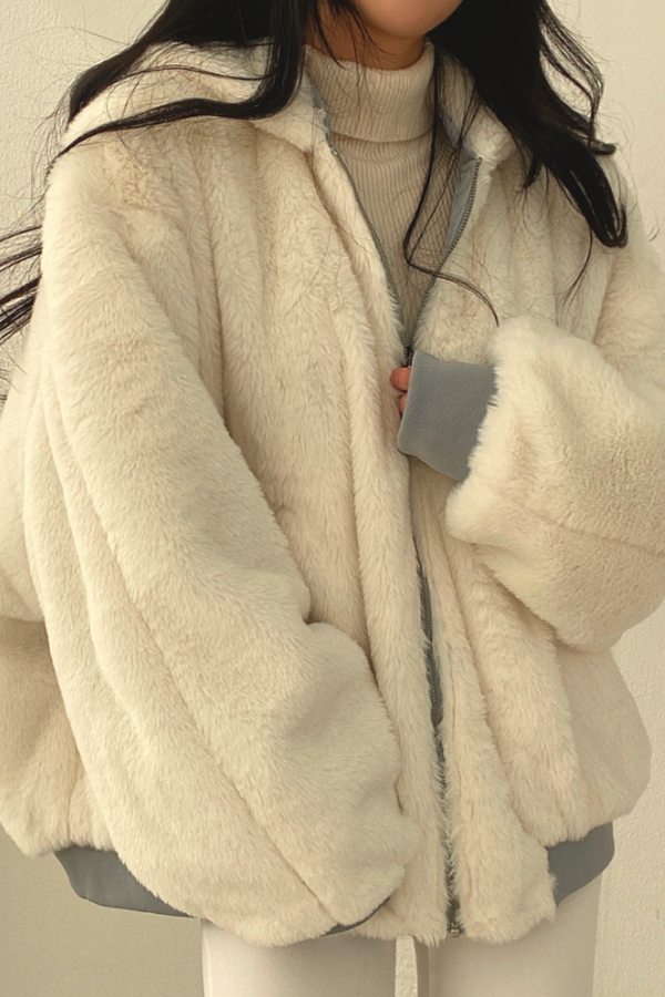 ESME - Manteau d'Hiver Grande Taille Découvrez notre manteau ESME, une création mode grande taille qui allie chaleur hivernale et élégance française. Ce manteau d'hiver grande taille offre un design sophistiqué et confortable, idéal pour les femmes qui so