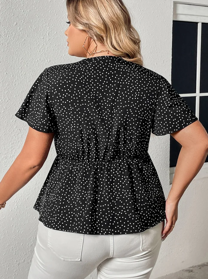 ALICE - Veste d'Hiver en Velours Côtelé Grande Taille Découvrez notre veste ALICE, une création mode grande taille qui marie la chaleur du velours côtelé à l'élégance française. Cette veste d'hiver grande taille offre une silhouette structurée et raffinée