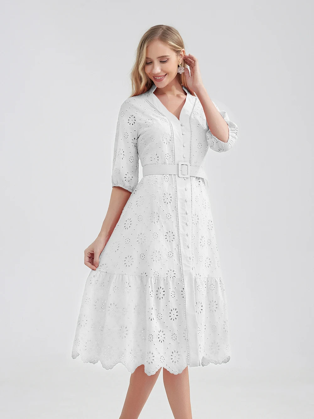 Monica - Robe d'Été Grande Taille Femme Élégante Découvrez notre robe Monica, une création mode grande taille qui incarne la fraîcheur estivale et l'élégance française. Cette robe élégante grande taille allie style sophistiqué et confort d'été, parfaite p