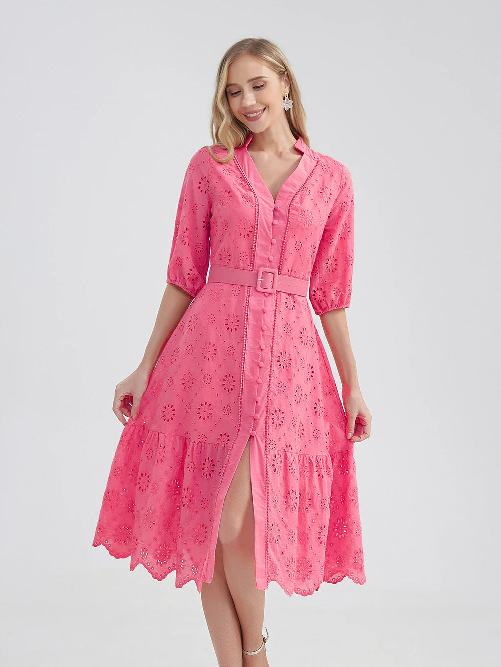 Monica - Robe d'Été Grande Taille Femme Élégante Découvrez notre robe Monica, une création mode grande taille qui incarne la fraîcheur estivale et l'élégance française. Cette robe élégante grande taille allie style sophistiqué et confort d'été, parfaite p