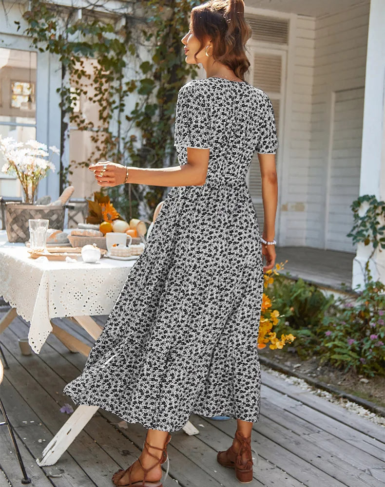 Angélique - Robe d'Été Fleurie Grande Taille Femme Découvrez notre robe Angélique, une création mode grande taille qui célèbre la féminité avec ses motifs floraux et son élégance française. Cette robe élégante grande taille allie la fraîcheur estivale à u