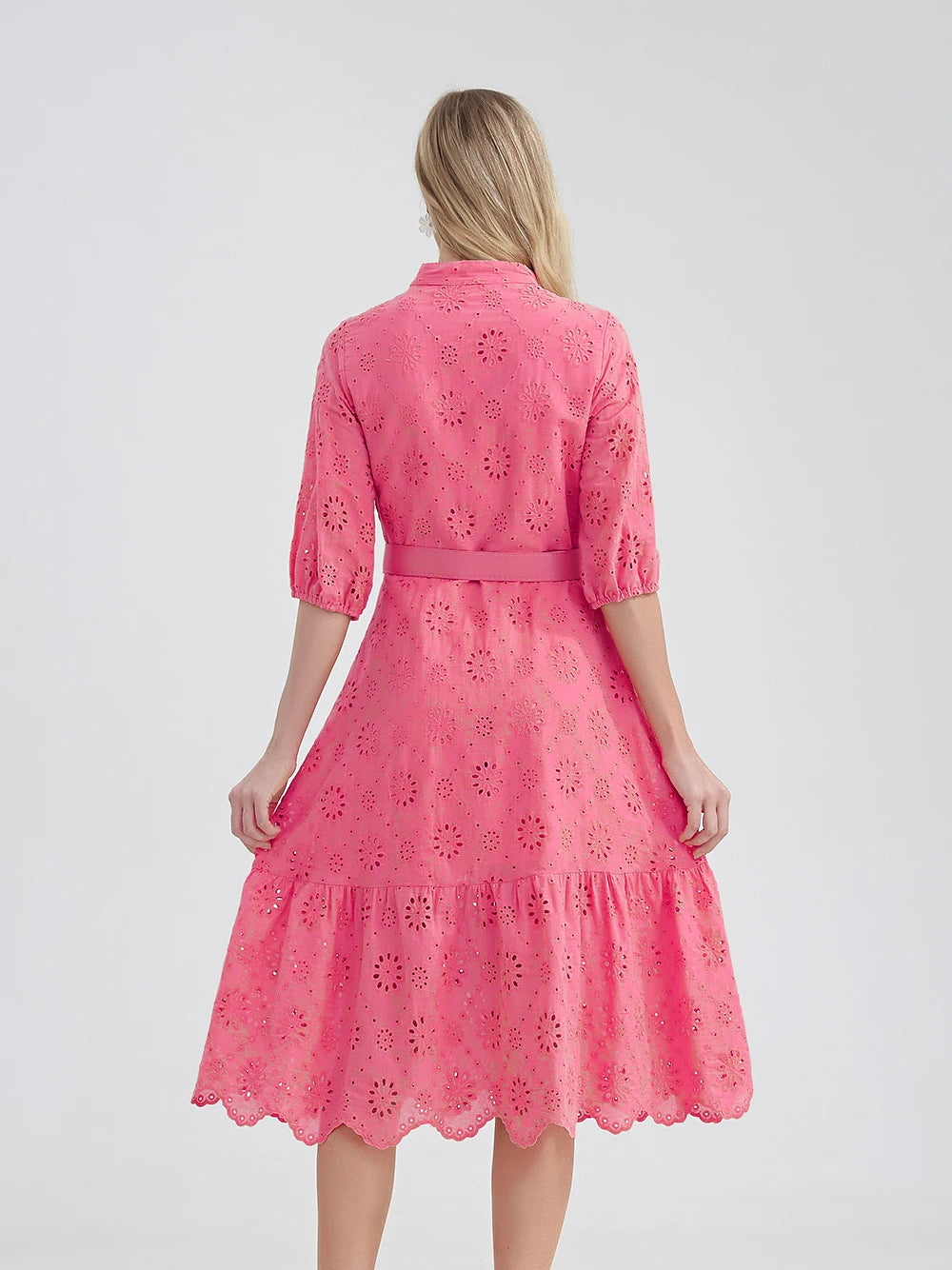 Monica - Robe d'Été Grande Taille Femme Élégante Découvrez notre robe Monica, une création mode grande taille qui incarne la fraîcheur estivale et l'élégance française. Cette robe élégante grande taille allie style sophistiqué et confort d'été, parfaite p