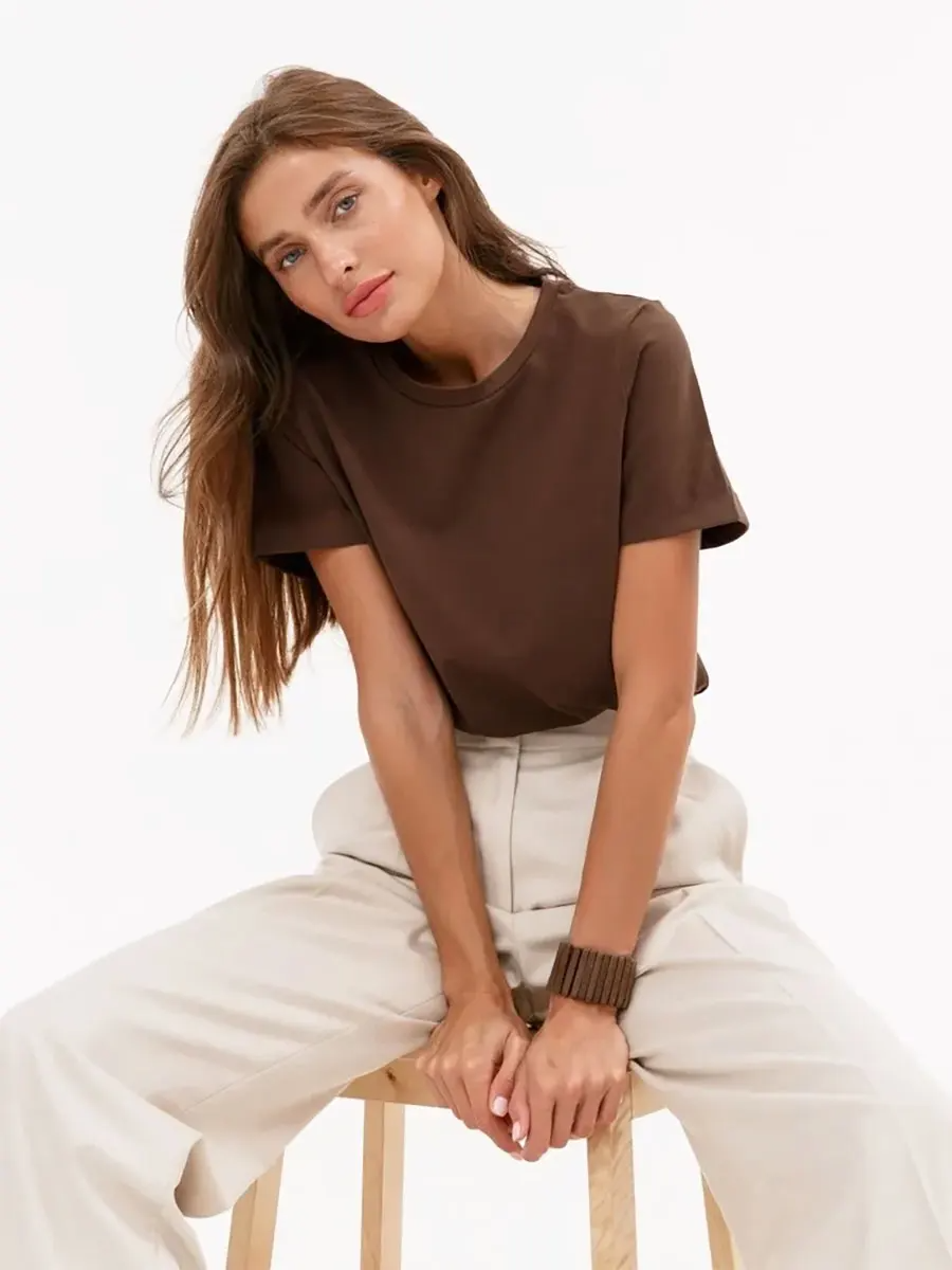 ANNE - Pull Exclusif Grande Taille Découvrez notre pull ANNE, une création mode grande taille qui marie design exclusif et élégance française. Ce pull grande taille offre une silhouette distinctive et raffinée, créé pour les femmes qui recherchent une piè