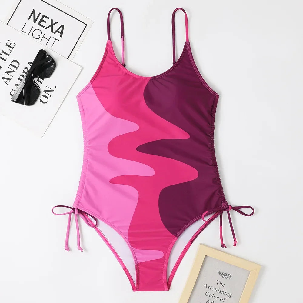 JANE - Maillot de Bain Une Pièce Grande Taille Découvrez notre maillot de bain JANE, une création mode grande taille qui incarne la sophistication balnéaire et l'élégance française. Ce maillot une pièce grande taille offre une silhouette glamour et raffin