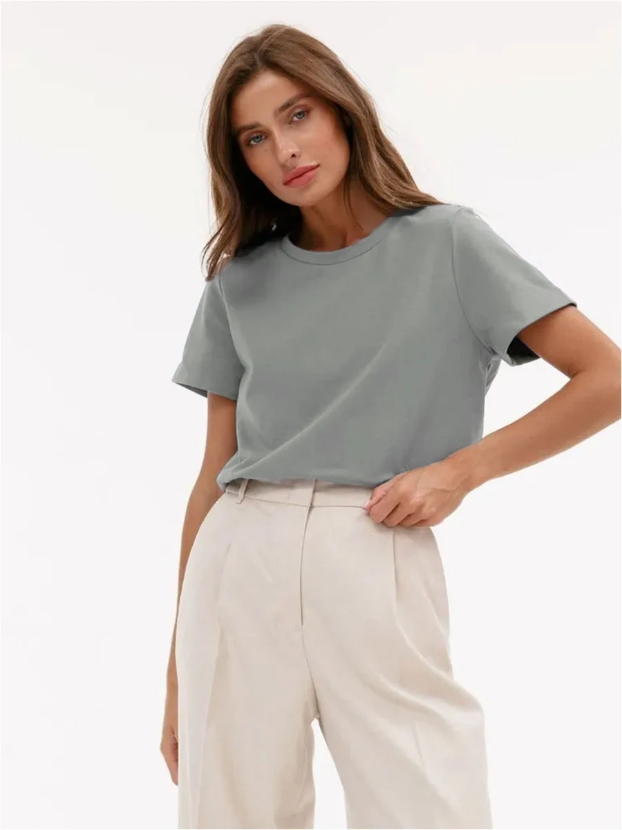 ANNE - Pull Exclusif Grande Taille Découvrez notre pull ANNE, une création mode grande taille qui marie design exclusif et élégance française. Ce pull grande taille offre une silhouette distinctive et raffinée, créé pour les femmes qui recherchent une piè
