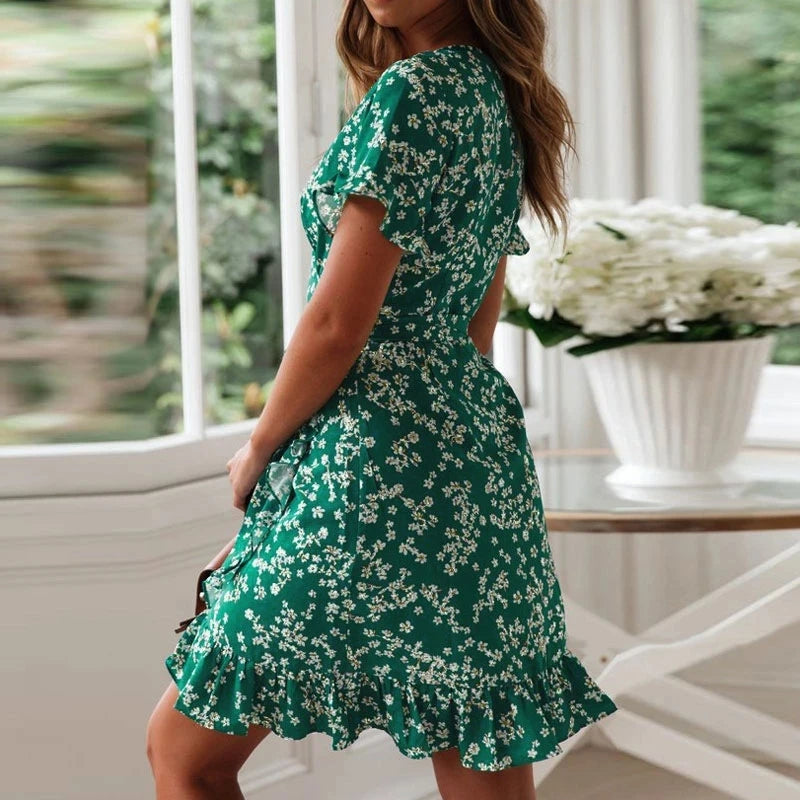 Jonna - Robe d'Été Grande Taille Femme Élégante Découvrez notre robe Jonna, une création mode grande taille qui incarne la grâce estivale et l'élégance française. Cette robe élégante grande taille marie parfaitement le raffinement et la légèreté, idéale p