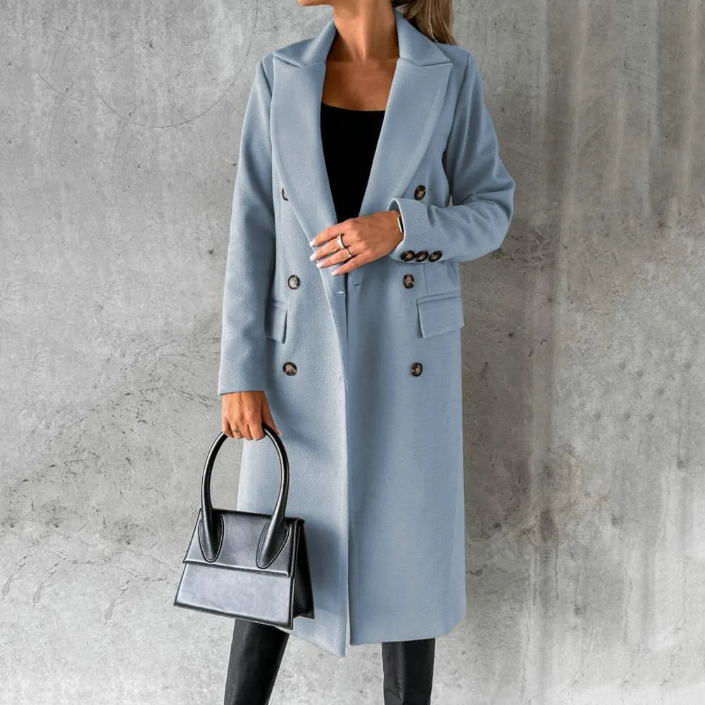 AURORA - Veste d'Hiver Grande Taille Découvrez notre veste AURORA, une création mode grande taille qui allie style raffiné et élégance française. Cette veste d'hiver grande taille offre un design sophistiqué avec revers, idéale pour les femmes qui souhait