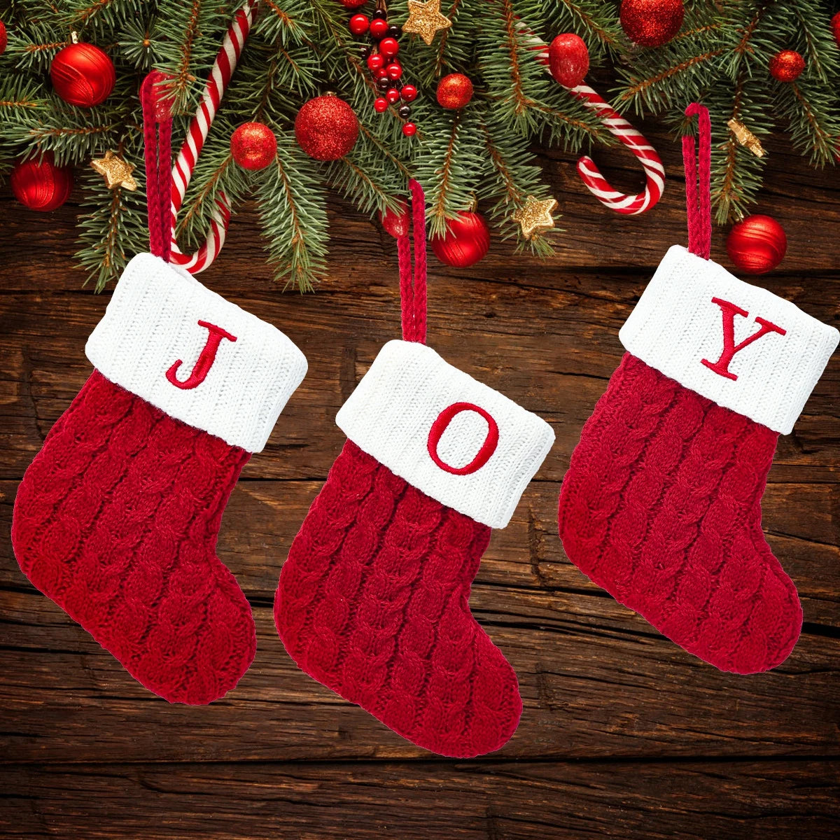 BAS DE NOËL - Chaussette de Noël Personnalisée Découvrez notre bas de Noël personnalisé, une création qui marie tradition festive et élégance française. Cette chaussette de Noël offre un design raffiné et magique, créée pour ceux qui recherchent une pièce