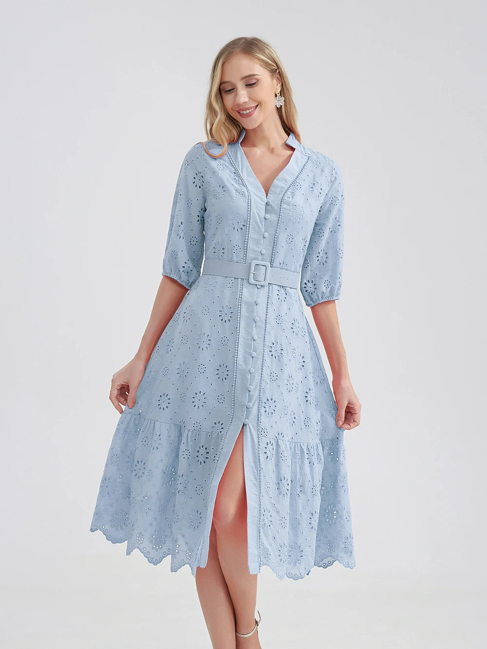 Monica - Robe d'Été Grande Taille Femme Élégante Découvrez notre robe Monica, une création mode grande taille qui incarne la fraîcheur estivale et l'élégance française. Cette robe élégante grande taille allie style sophistiqué et confort d'été, parfaite p