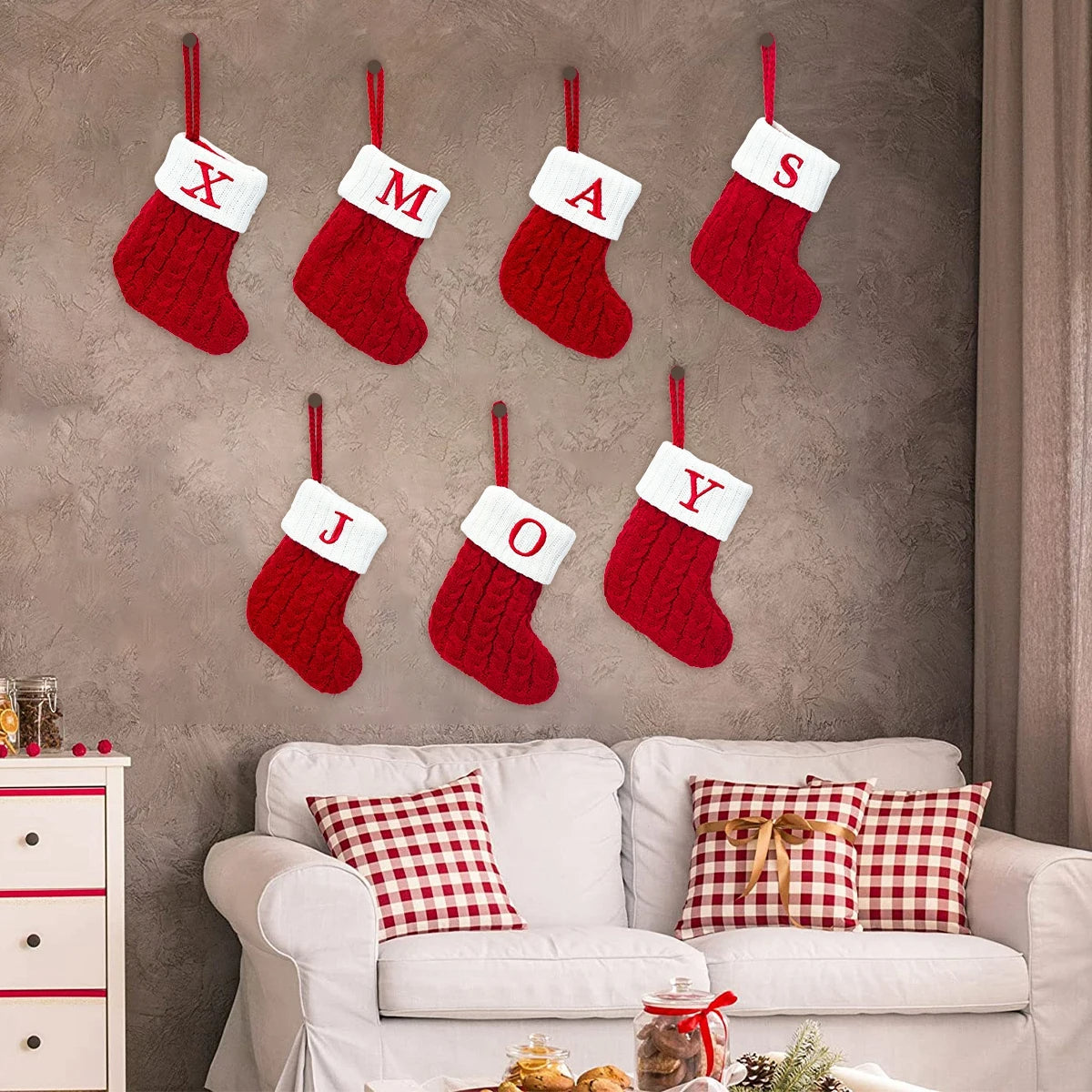 BAS DE NOËL - Chaussette de Noël Personnalisée Découvrez notre bas de Noël personnalisé, une création qui marie tradition festive et élégance française. Cette chaussette de Noël offre un design raffiné et magique, créée pour ceux qui recherchent une pièce