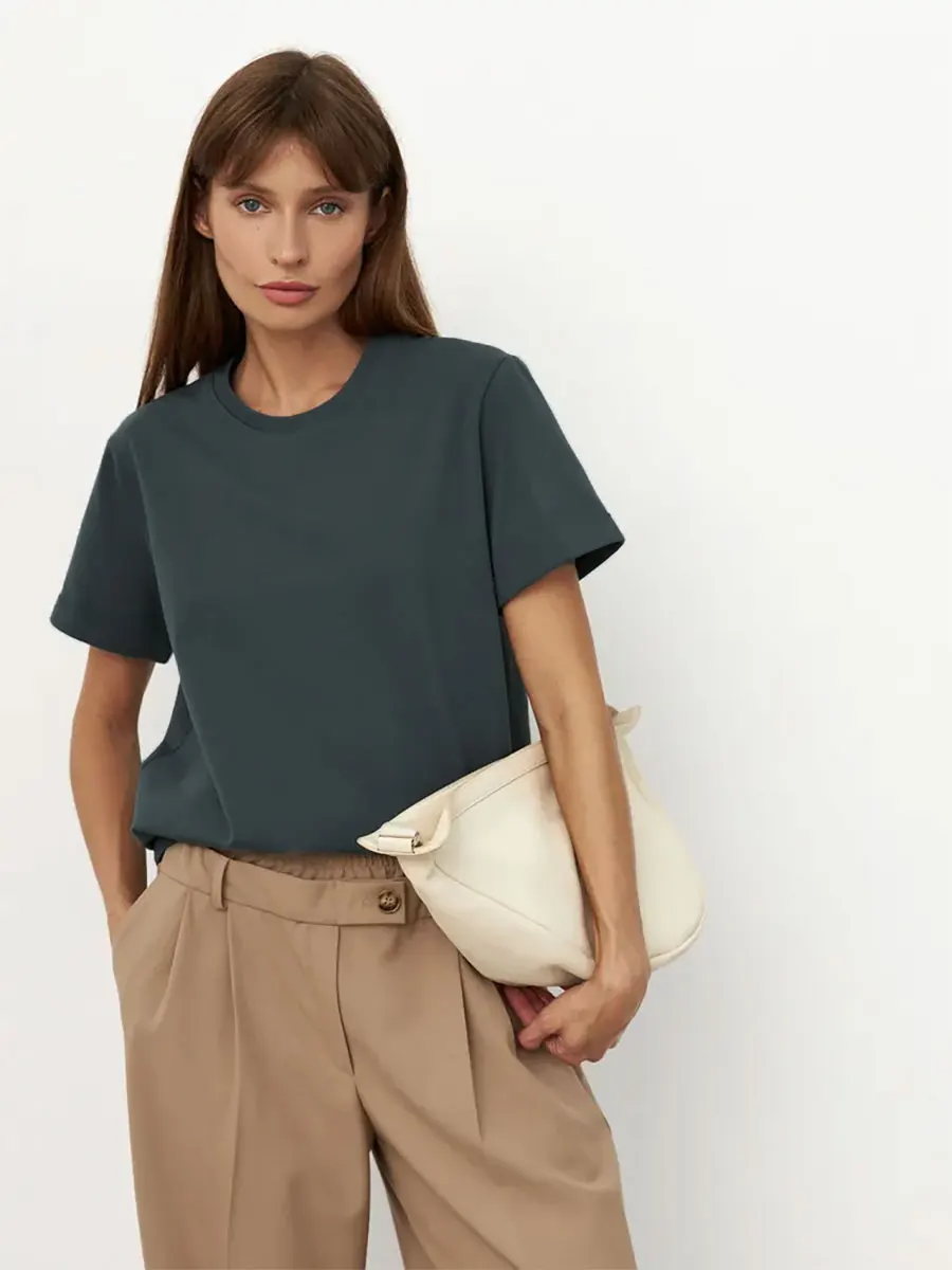 ANNE - Pull Exclusif Grande Taille Découvrez notre pull ANNE, une création mode grande taille qui marie design exclusif et élégance française. Ce pull grande taille offre une silhouette distinctive et raffinée, créé pour les femmes qui recherchent une piè
