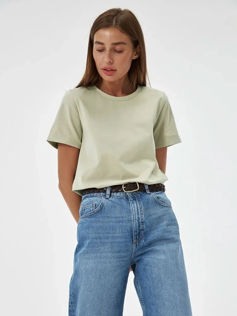 ANNE - Pull Exclusif Grande Taille Découvrez notre pull ANNE, une création mode grande taille qui marie design exclusif et élégance française. Ce pull grande taille offre une silhouette distinctive et raffinée, créé pour les femmes qui recherchent une piè