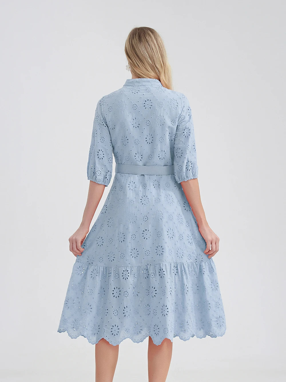 Monica - Robe d'Été Grande Taille Femme Élégante Découvrez notre robe Monica, une création mode grande taille qui incarne la fraîcheur estivale et l'élégance française. Cette robe élégante grande taille allie style sophistiqué et confort d'été, parfaite p