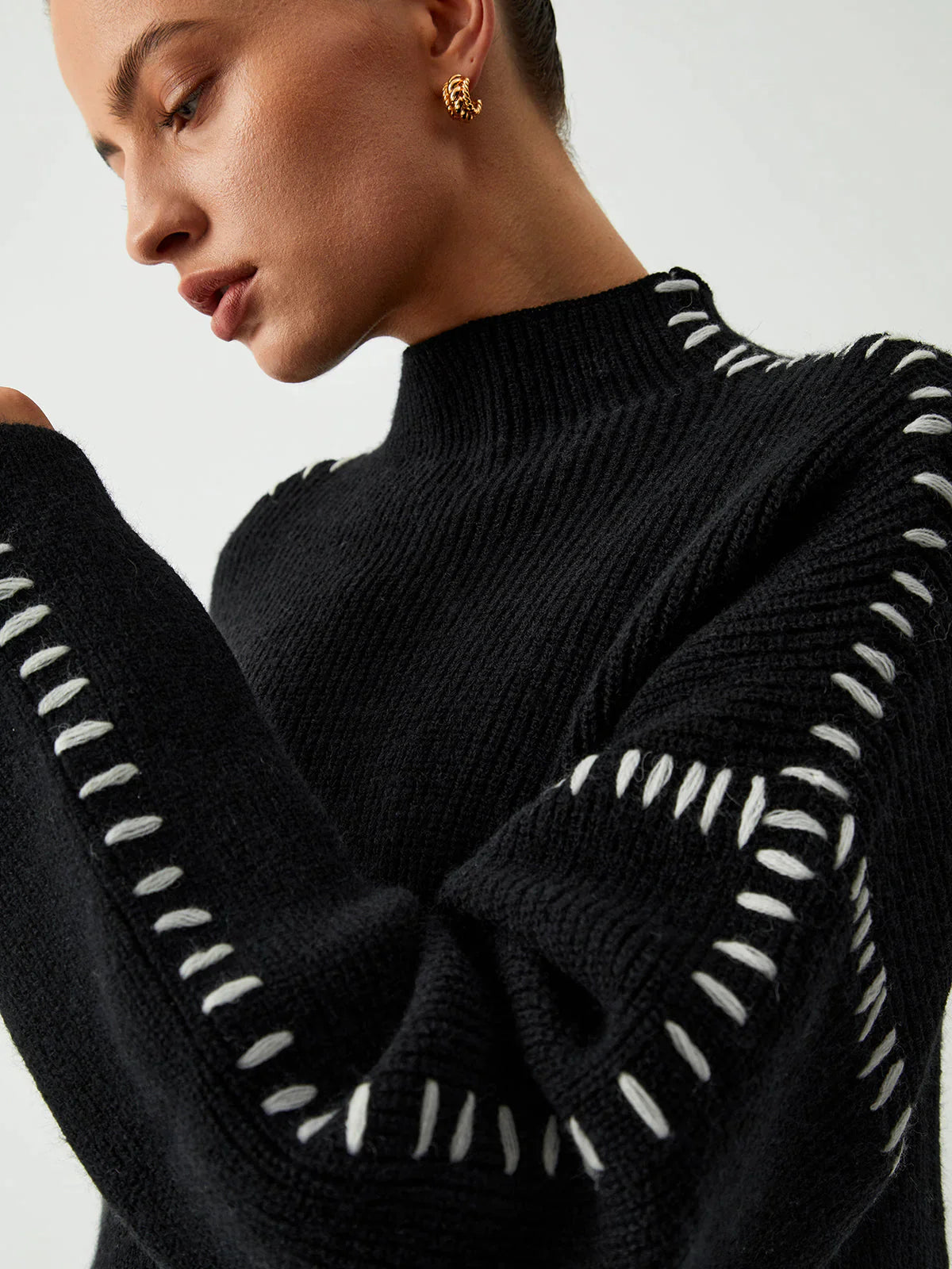 EVA - Pull en Maille Élégant Grande Taille Découvrez notre pull EVA, une création mode grande taille qui incarne l'essence de l'élégance française. Ce pull en maille grande taille offre une silhouette raffinée et sophistiquée, créé pour les femmes qui rec