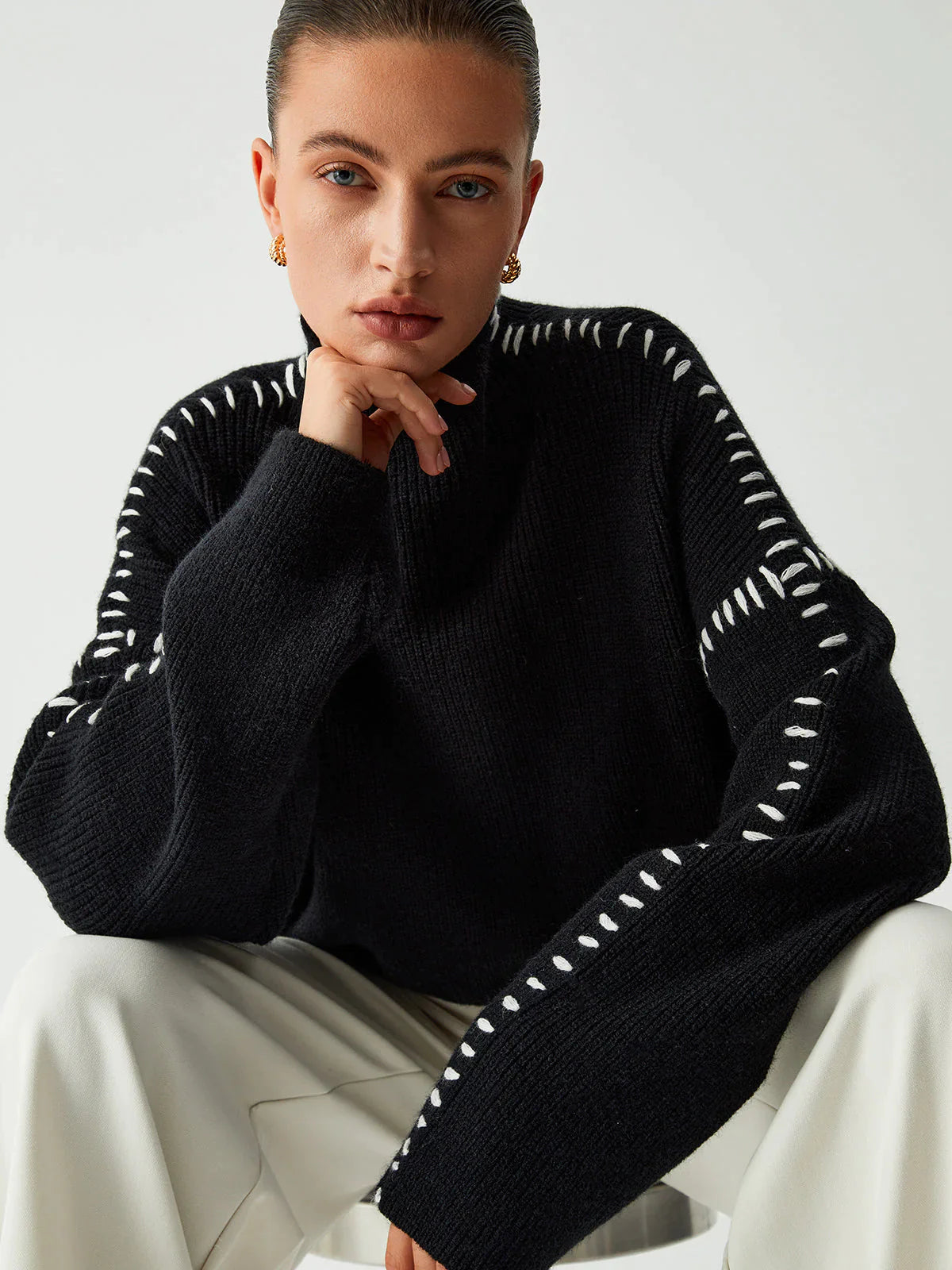 EVA - Pull en Maille Élégant Grande Taille Découvrez notre pull EVA, une création mode grande taille qui incarne l'essence de l'élégance française. Ce pull en maille grande taille offre une silhouette raffinée et sophistiquée, créé pour les femmes qui rec