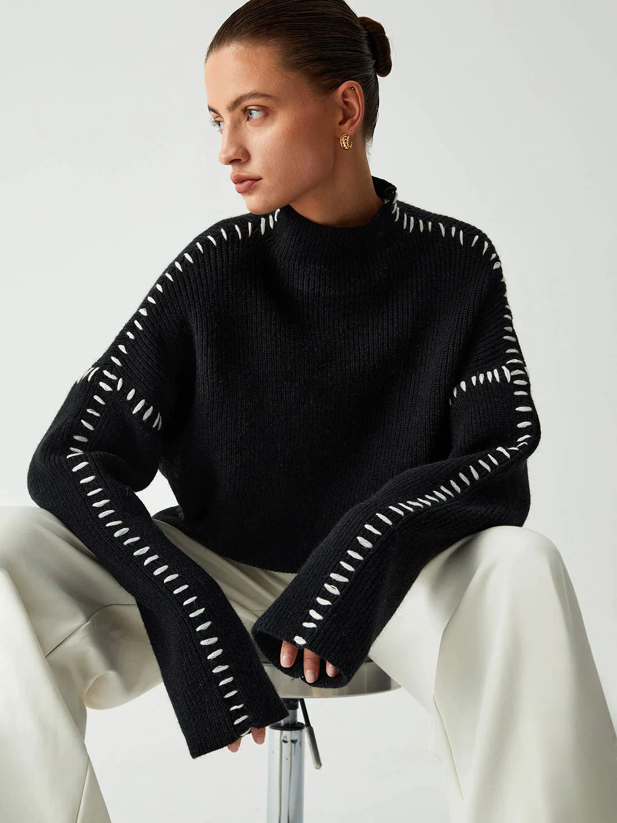 EVA - Pull en Maille Élégant Grande Taille Découvrez notre pull EVA, une création mode grande taille qui incarne l'essence de l'élégance française. Ce pull en maille grande taille offre une silhouette raffinée et sophistiquée, créé pour les femmes qui rec
