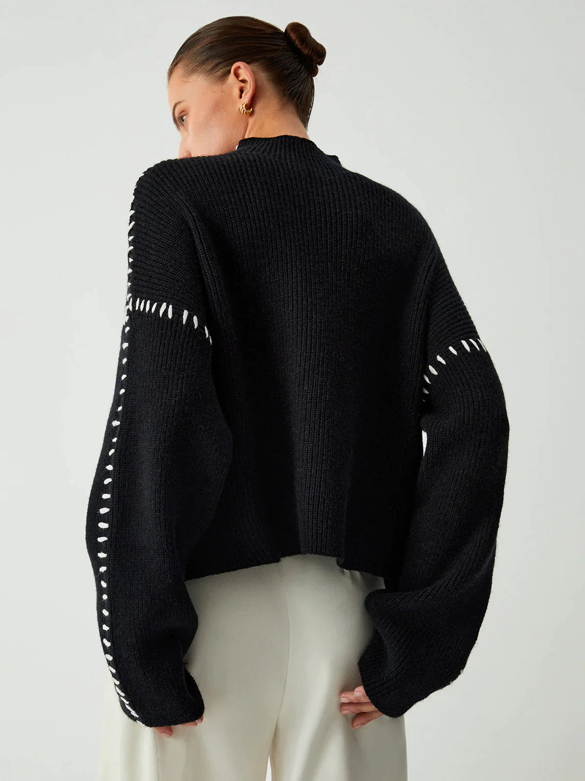 EVA - Pull en Maille Élégant Grande Taille Découvrez notre pull EVA, une création mode grande taille qui incarne l'essence de l'élégance française. Ce pull en maille grande taille offre une silhouette raffinée et sophistiquée, créé pour les femmes qui rec