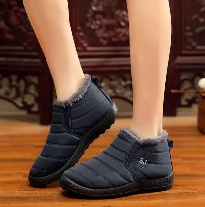 CARLY - Bottes Orthopédiques Imperméables Grande Taille Découvrez nos bottes CARLY, une création mode grande taille qui marie confort orthopédique, protection imperméable et élégance française. Ces bottes grande taille offrent une silhouette raffinée et f