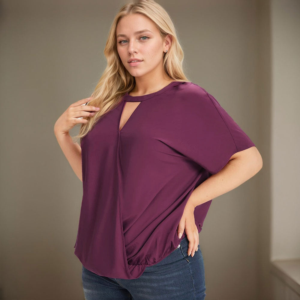 T-Shirt Ample Grande Taille Adoptez le confort avec style grâce à ce top décontracté spécialement conçu pour sublimer les silhouettes généreuses. Sa coupe fluide et moderne vous accompagne dans tous vos moments du quotidien, que ce soit pour une sortie en