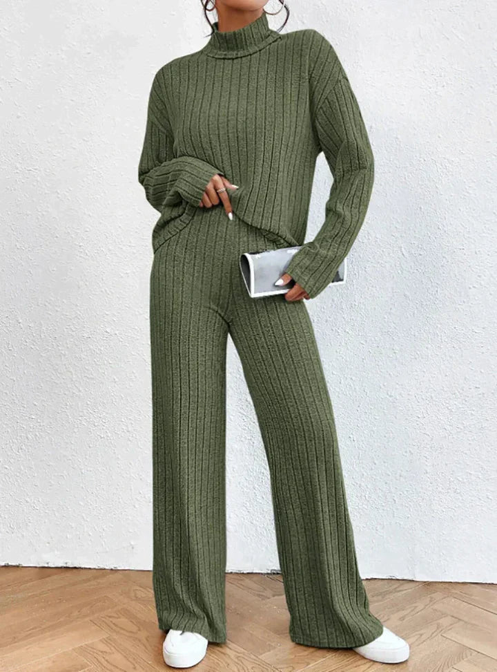 ALICE - Ensemble Pull Col Roulé et Pantalon en Maille Grande Taille Découvrez notre ensemble ALICE, une création mode grande taille qui allie le confort du tricot à l'élégance française. Cet ensemble coordonné grande taille comprend un pull col roulé raff