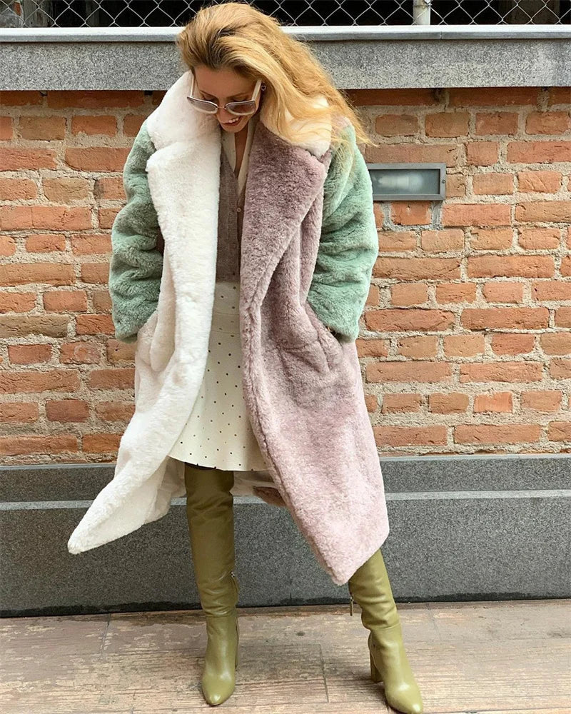 SONYA - Manteau en Fausse Fourrure Grande Taille Découvrez notre manteau SONYA, une création mode grande taille qui allie chaleur luxueuse et élégance française. Ce manteau en fausse fourrure grande taille offre un design chaleureux et sophistiqué, idéal