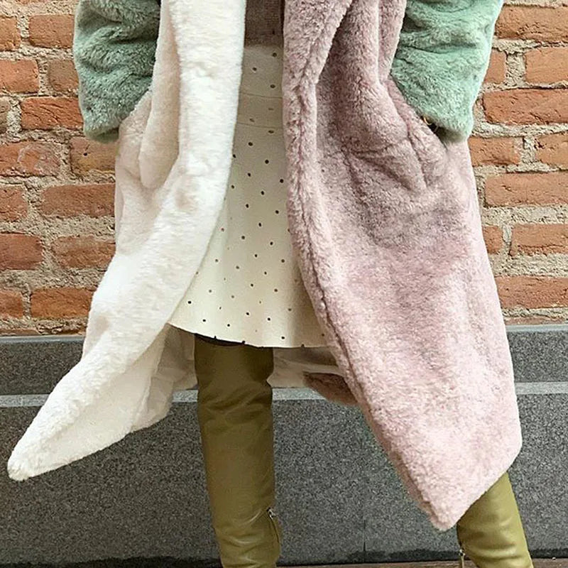 SONYA - Manteau en Fausse Fourrure Grande Taille Découvrez notre manteau SONYA, une création mode grande taille qui allie chaleur luxueuse et élégance française. Ce manteau en fausse fourrure grande taille offre un design chaleureux et sophistiqué, idéal