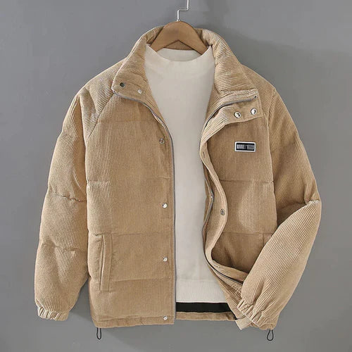 GABBY - Manteau d'Hiver Élégant Grande Taille Découvrez notre manteau GABBY, une création mode grande taille qui marie chaleur hivernale et élégance française. Ce manteau d'hiver grande taille offre une silhouette raffinée et protectrice, créé pour les fe