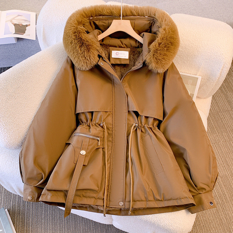 MELIA - Veste d'Hiver Grande Taille Découvrez notre veste MELIA, une création mode grande taille qui allie style hivernal et élégance française. Cette veste d'hiver grande taille offre un design moderne et chaleureux, idéale pour les femmes qui souhaitent