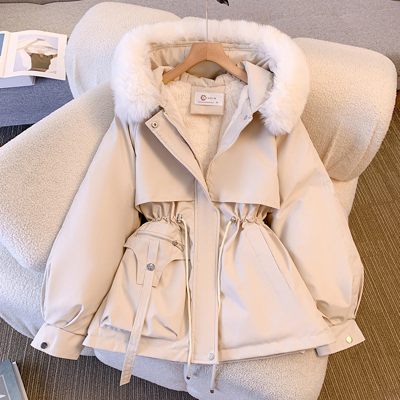 MELIA - Veste d'Hiver Grande Taille Découvrez notre veste MELIA, une création mode grande taille qui allie style hivernal et élégance française. Cette veste d'hiver grande taille offre un design moderne et chaleureux, idéale pour les femmes qui souhaitent